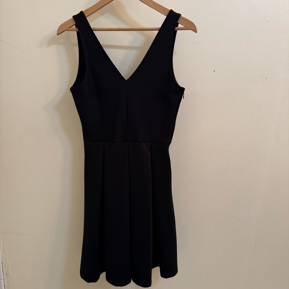 H&M Black Sleeveless V-Neck Textured Mini Dress